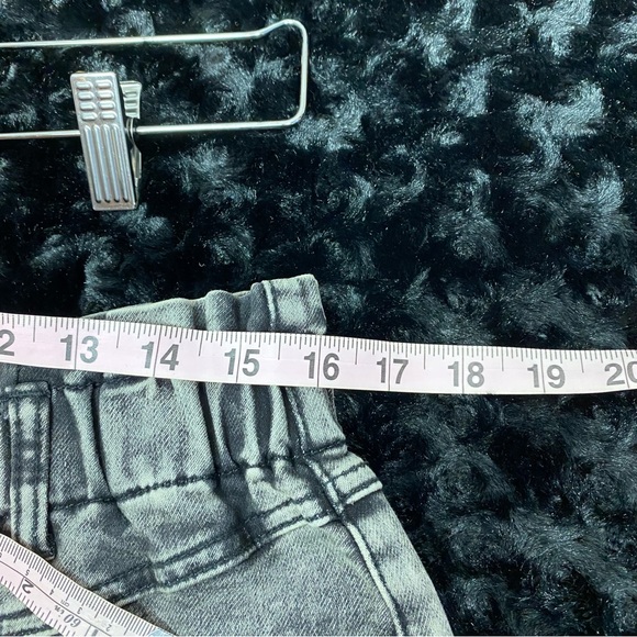 Blank NYC Paperbag Shorts - Picture 9 of 9